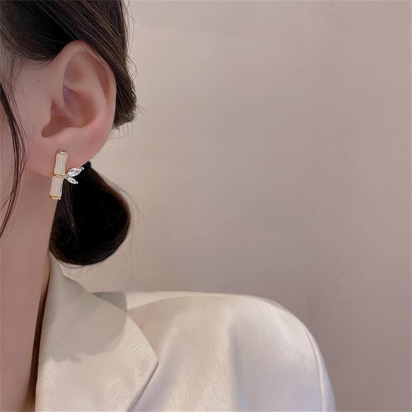 Gold Bamboo Leaf Drop Earrings for Women Chic Rhinestone Jewelry - Picture 3 of 6